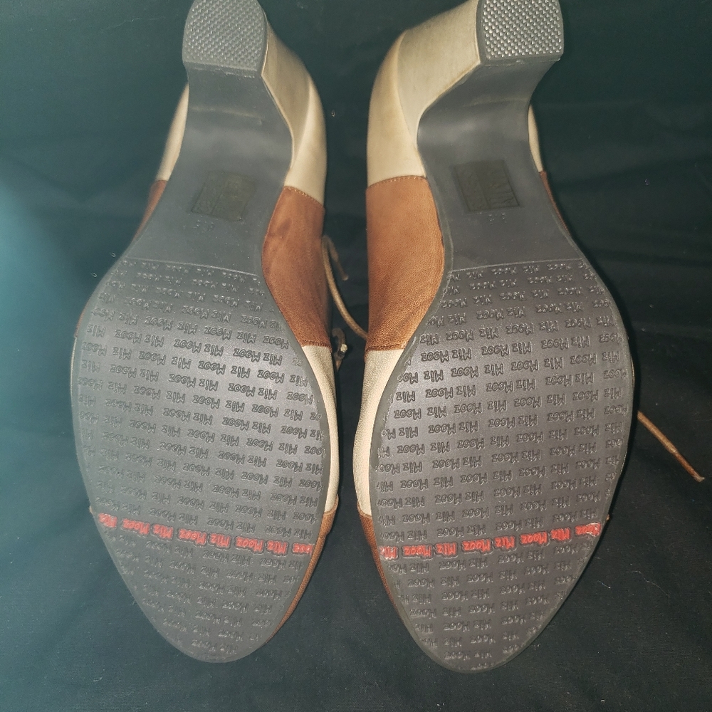 Shoes - Picture 2 of 4